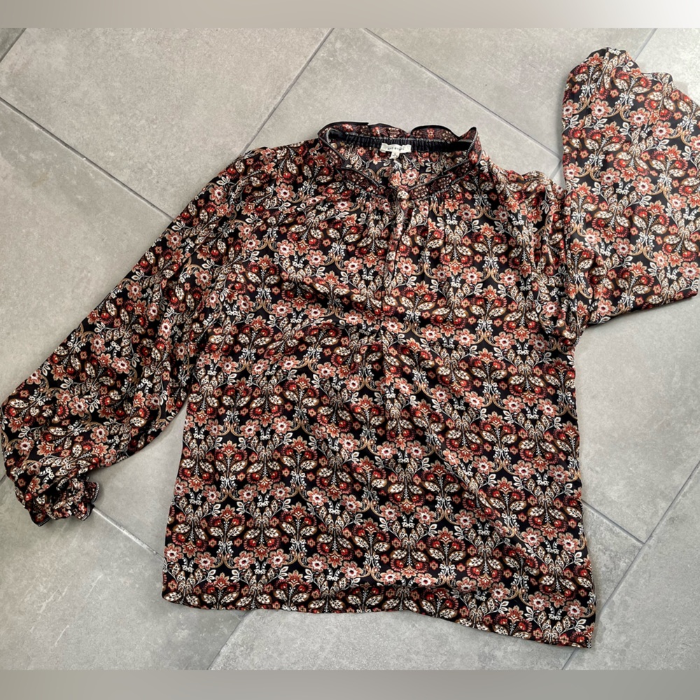 Max Studio bohemian style floaty blouse with cuffed sleeves. Size Large